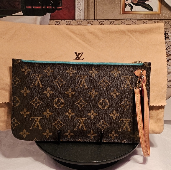 Louis Vuitton Neverful MM Turquoise Pochette, Box,Ribbon & Dust Bag - Picture 5 of 16